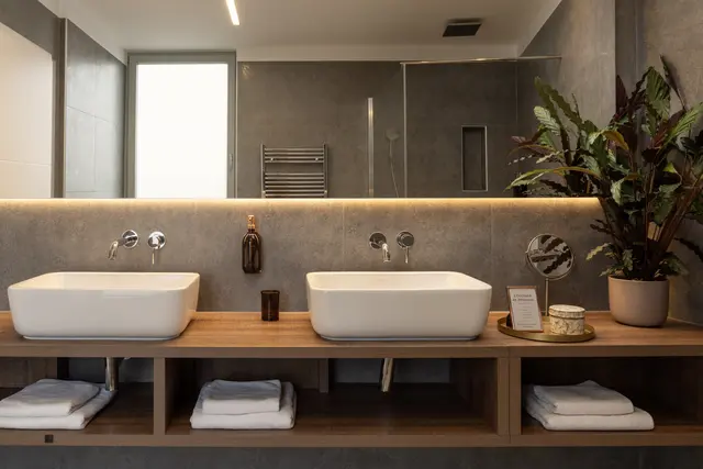 Bathroom vanity in oak and stone