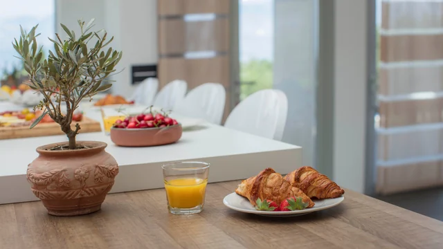 Frühstück am Fenster