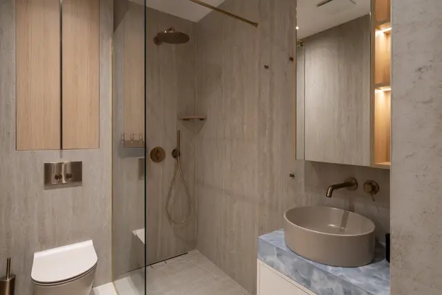 Walk-in shower and stone basin, brass fittings throughout