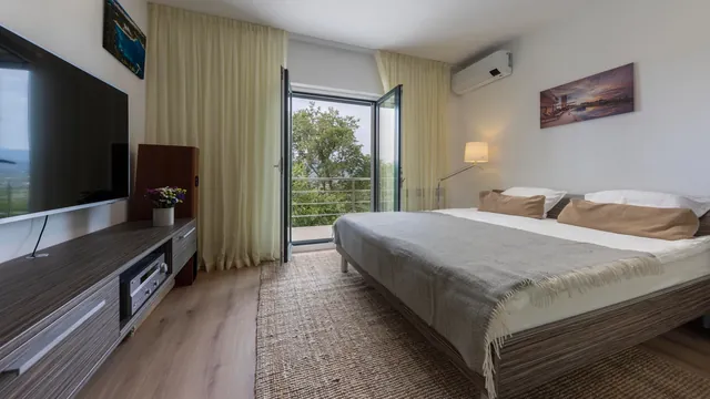 Schlafzimmer und Bäder