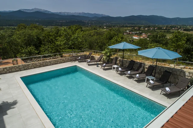 Pool with the mountains behind